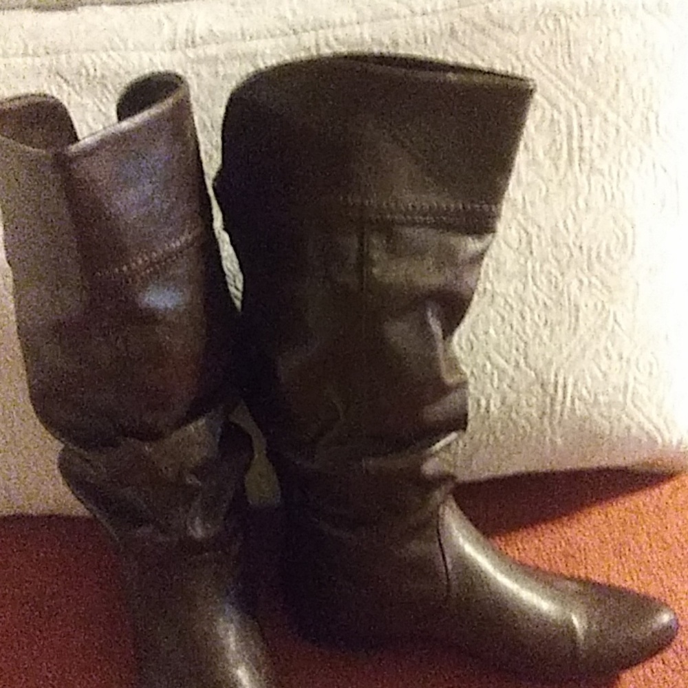 Boots - Picture 4 of 4